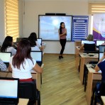 Kargüzarlıq işlərini aparan məktəb heyəti sənədləşdirmə işininin incəliklərini öyrənir